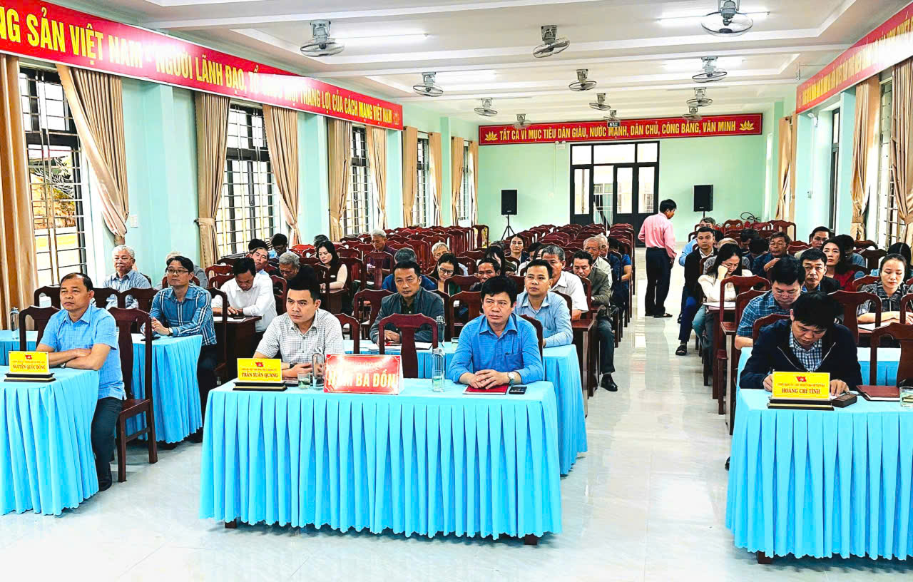 Quang cảnh Hội nghị tập huấn trực tuyến công tác khoa giáo tại điểm cầu Đảng ủy xã