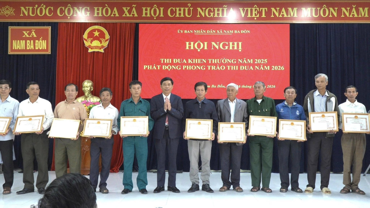 Khen thưởng cho tập thể và cá nhân tại hôi nghị tổng kết QPAN 3