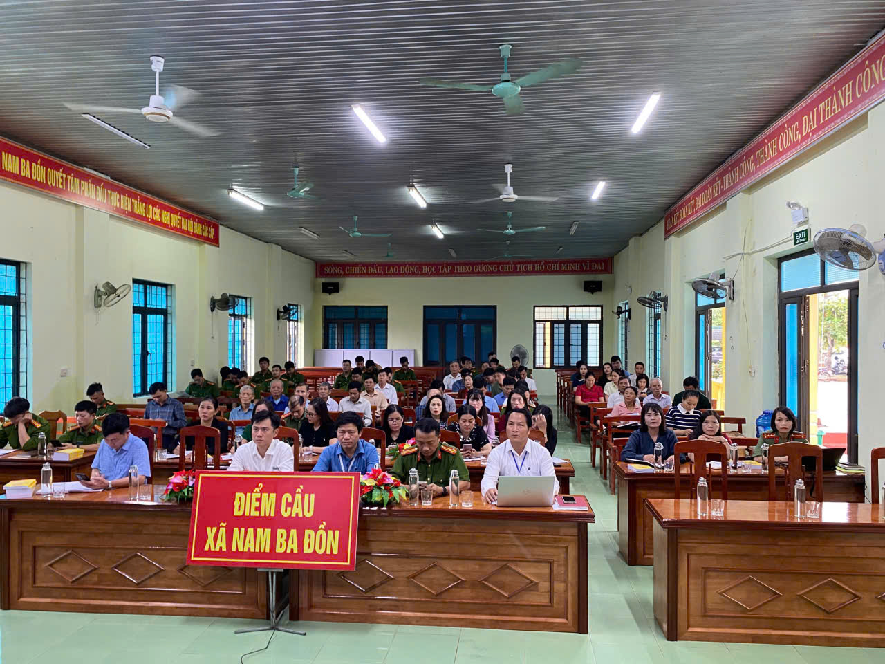 Điểm cầu UBND xã
