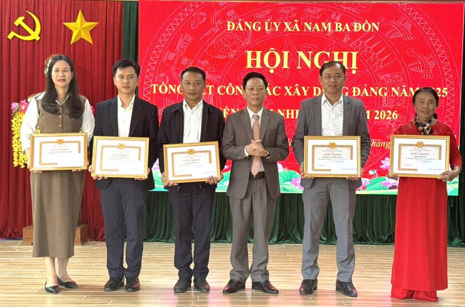 TỔNG KẾT ĐẢNG BỘ XÃ KHEN TẬP THỂ