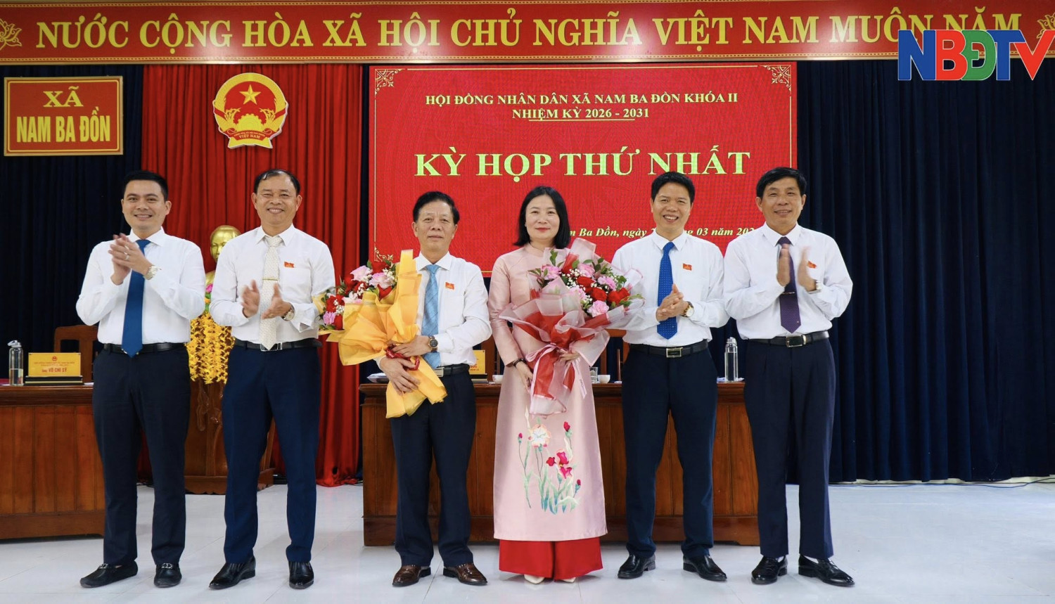 Họp HĐND xa trao QĐ các chức danh