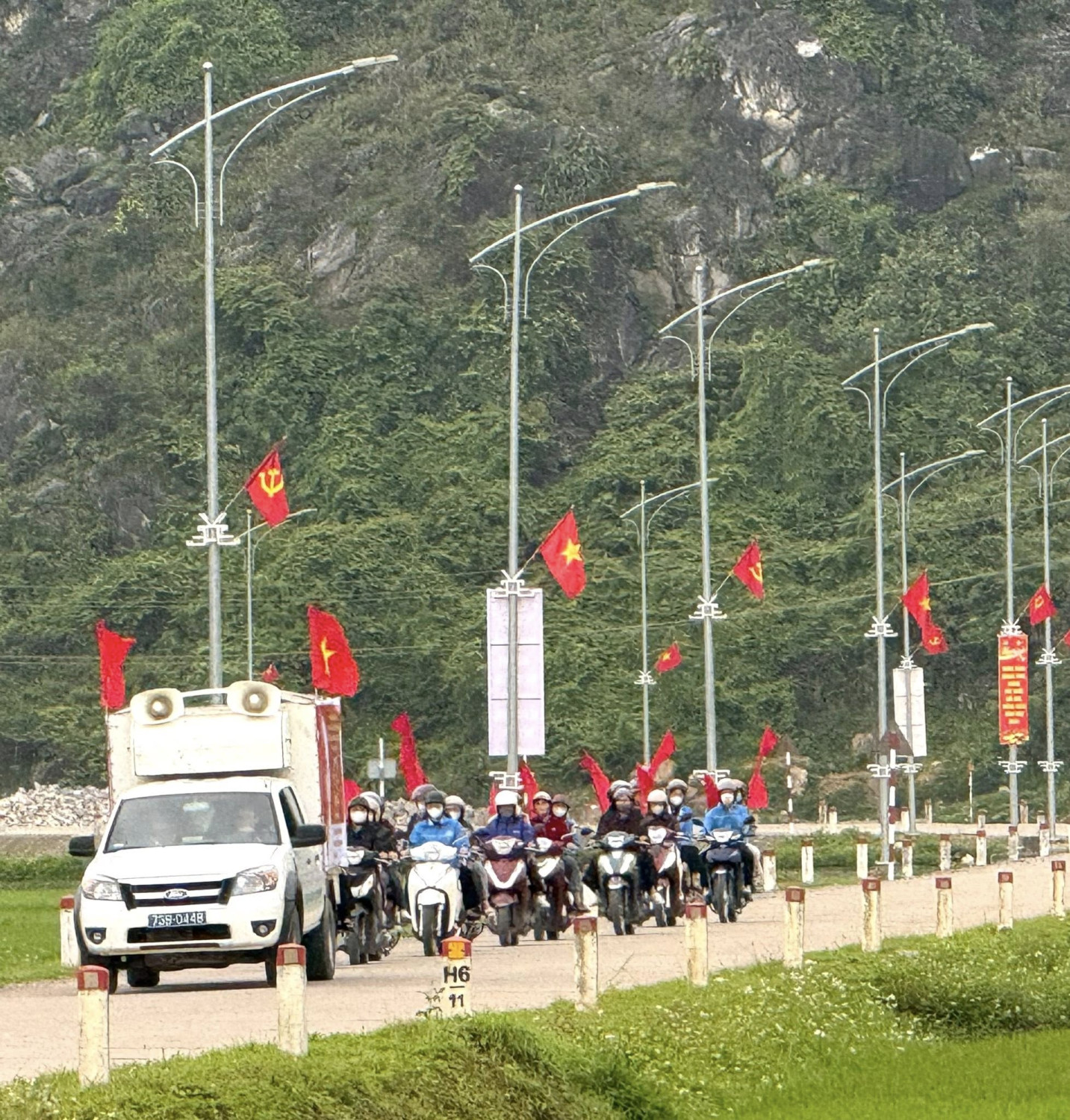 TUYÊN TRUYỀN LƯU ĐỘNG BẦU CỬ 3
