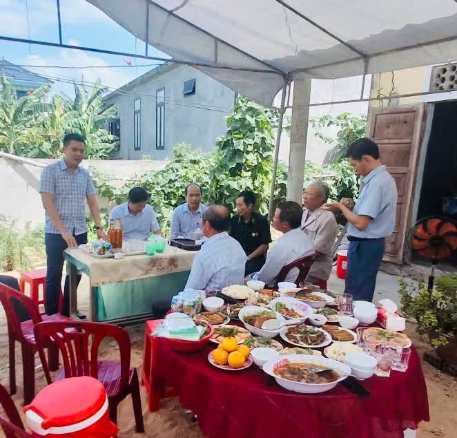 Đc Quang dự bữa cơm tri ân