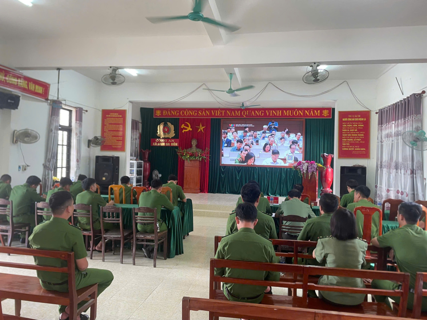 Hội nghị học tập Nghị quyết BCH TƯ tại Đảng bộ Công an xã