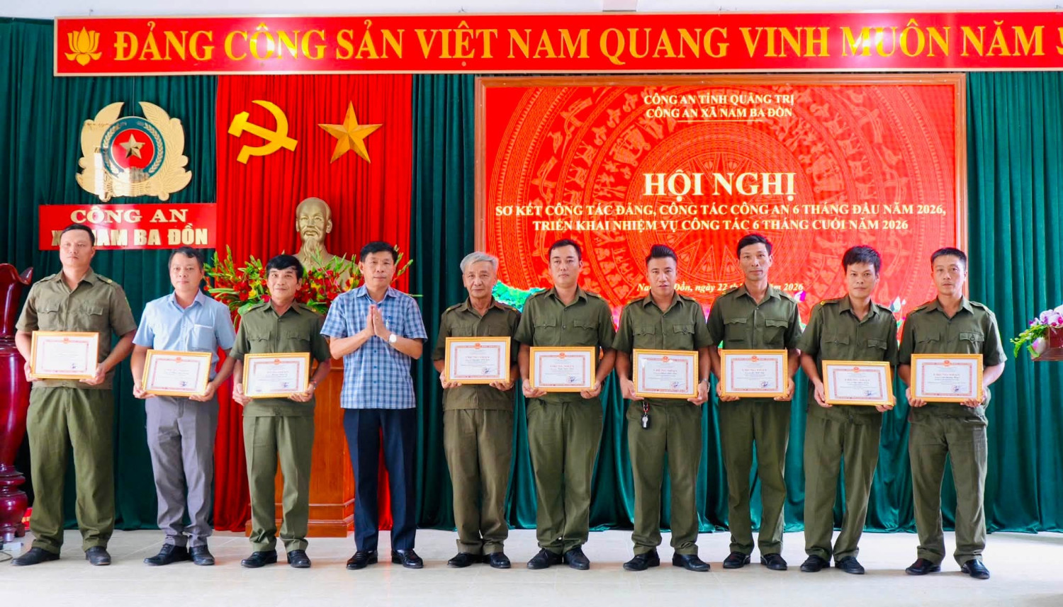 khen thưởng cho các cá nhân