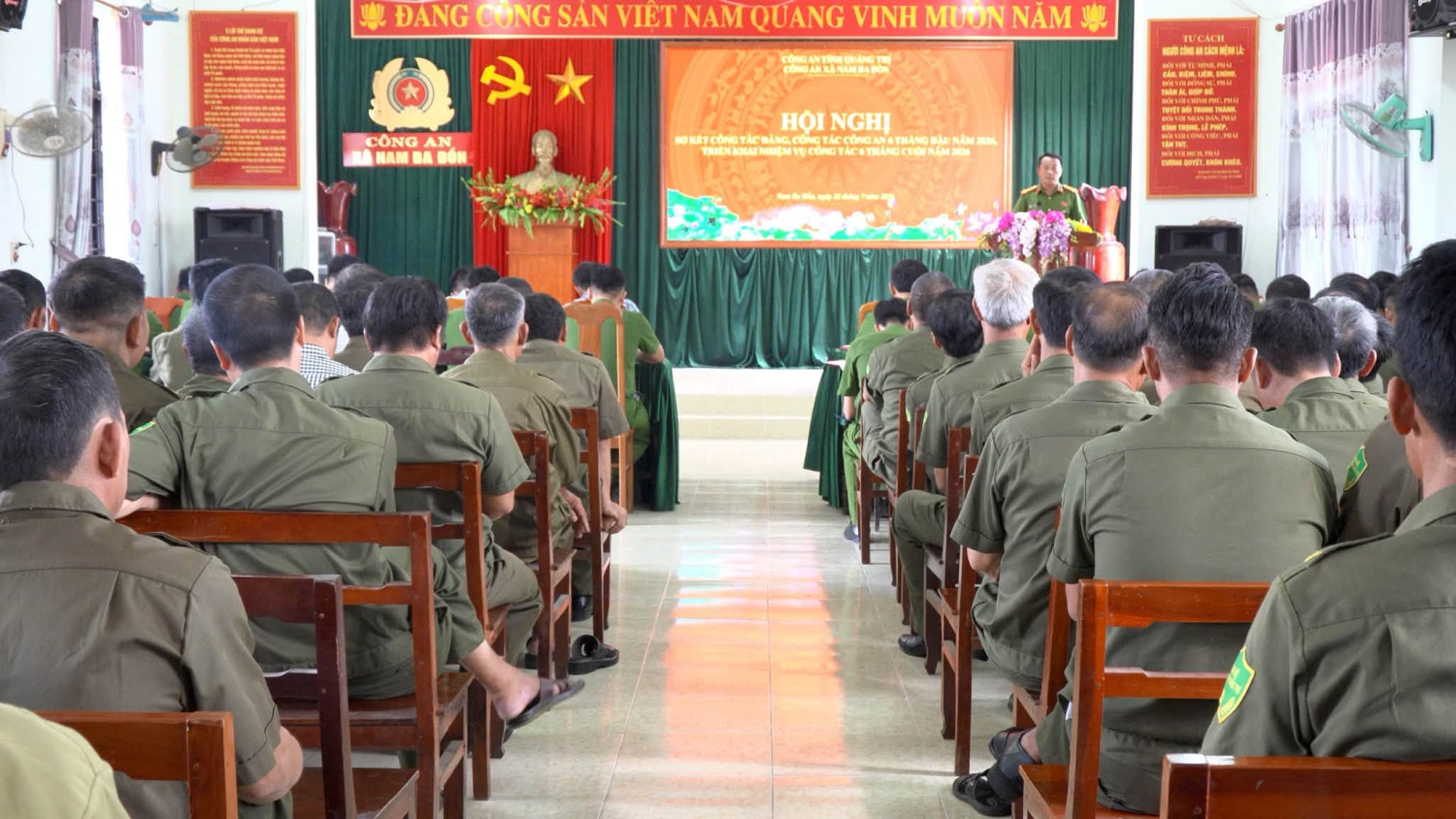 Toàn cảnh hội nghị sơ kết