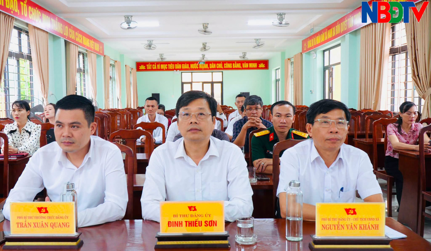 Các đại biểu tham dự Lễ công bố quyết định thành lập BQLDA ĐTXD xã